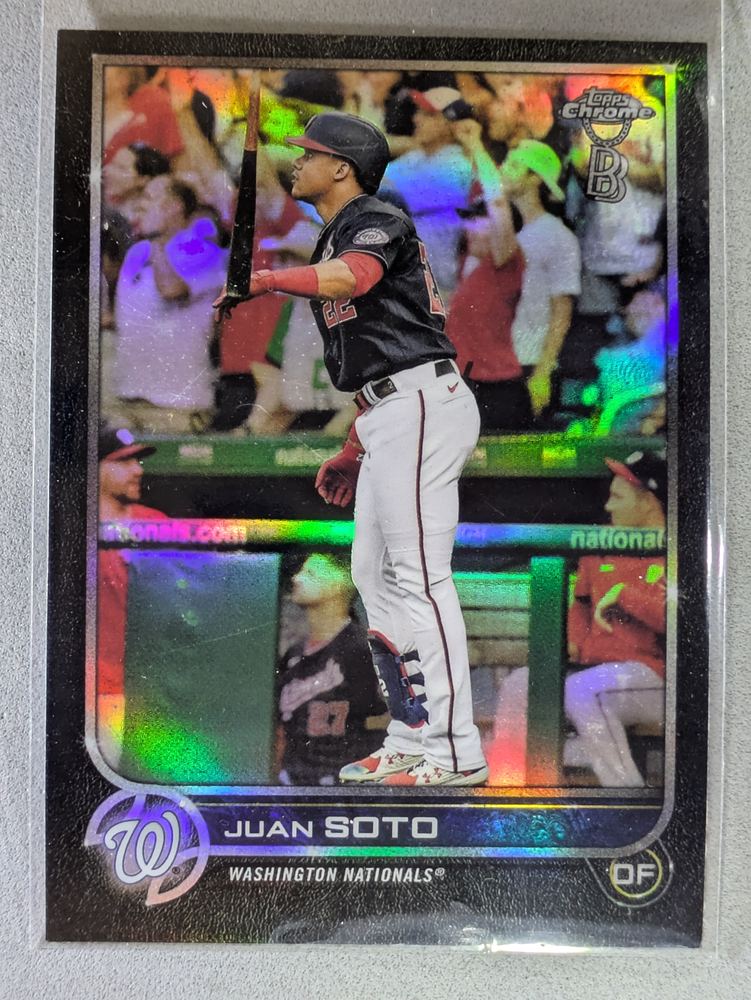 Front of the Juan Soto card, item L12-005